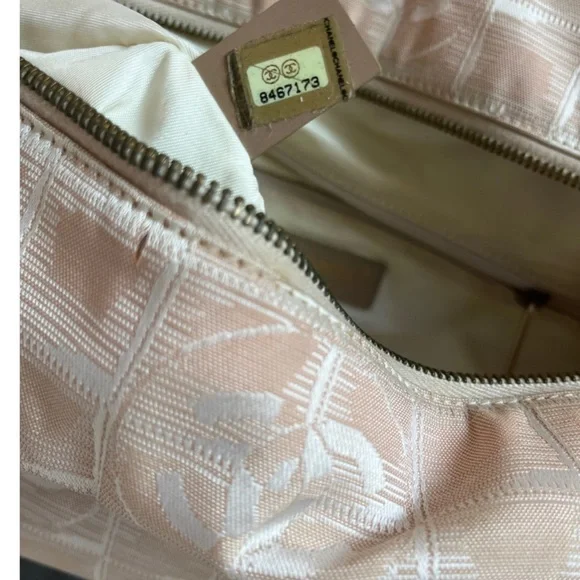 CHANEL Pink and Cream Shoulder Bag - Picture 5 of 11